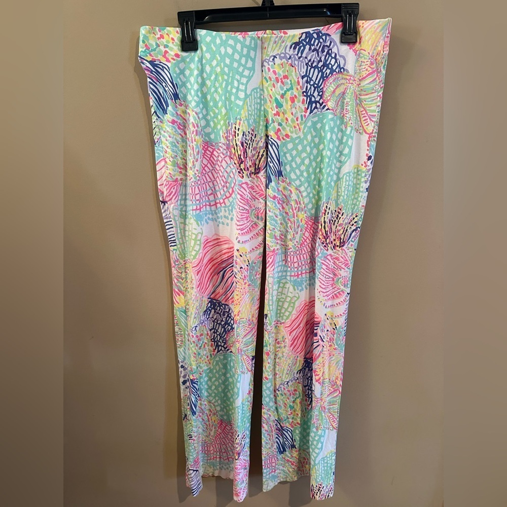 Lilly Pulitzer Georgia May Palazzo
Roar of the seas Wide Leg Pants Size
L